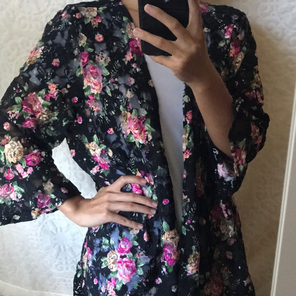 Sweet Rain Black Floral Lace Kimono - Picture 2 of 11